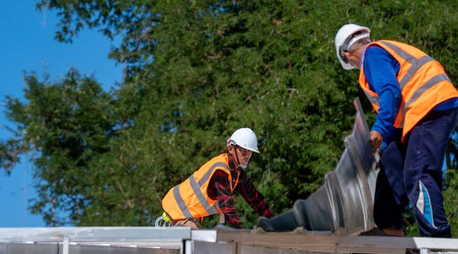 Professional gutter cleaning in Flowery Branch, GA